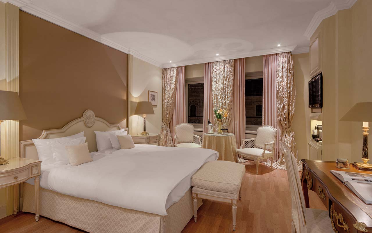 Deluxe Room Hotel Königshof Munich